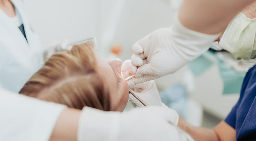 Behandlung in der Hillside Dental Zahnklinik in Sopron